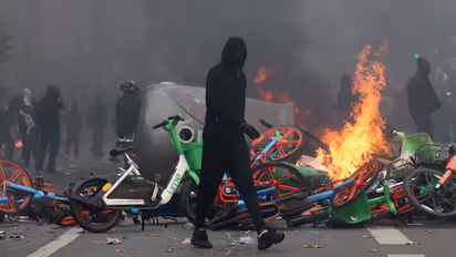 france protest 4 lakh 10 thousand people paris violence 64 arrested school inflation