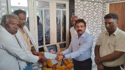 ಚೆಕ್ ವಿತರಣೆ