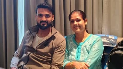 Akash Deep with her elder sister