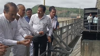 Ramalinga Reddy reviews water levels during Almatti Dam visit