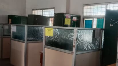 Staff protest over vacancies at Hoovina Hadagali Tahsildar's Office
