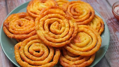potato-jalebi-for-sawan-2024-fasting