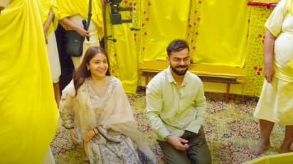 Virat anushka with premanand Ji maharaj
