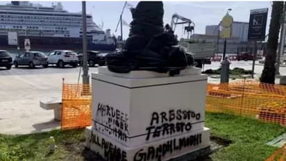 Mahatma Gandhi Statue