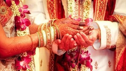 After taking seven rounds, the bride absconded with the lover, the groom and the baraati sitting waiting to return