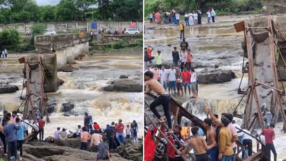 Pune bridge collapse
