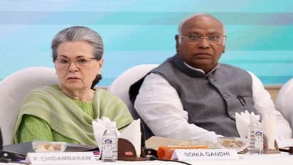sonia gandhi, kharge