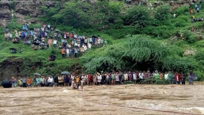 குஜராத்,ராஜஸ்தானில் வரலாறு காணாத மழை... கரை புரண்டு ஓடும் வெள்ளம் - இடம்பெயர்ந்த 25,000 பேர்!!