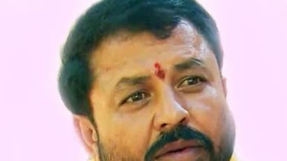 అజ్ఞాతం వీడిన చింతమనేని: భార్యను చూసేందుకు వెళ్తుండగా అరెస్ట్