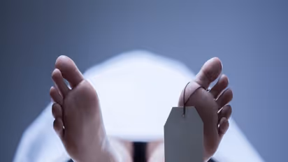 సజీవంగానే బ్యాగ్లో పెట్టి పోస్టుమార్టం గదికి బాడీ తరలింపు.. లేవడానికి ప్రయత్నం!.. ఆ వైద్యుడు ఏం చెప్పాడంటే?