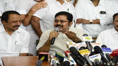 ஆடு புலி ஆட்டத்தை ஆடத் தொடங்கிய டிடிவி - விக்கெட்டைப் பறிகொடுத்த அருண்குமார்