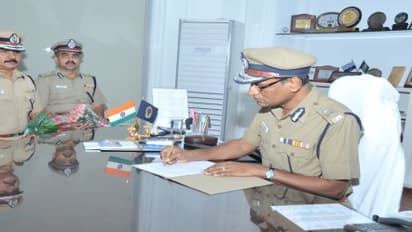 தமிழகத்தின் புதிய டிஜிபி டி.கே.ராஜேந்திரன் - நள்ளிரவில் பொறுப்பேற்றார்!!