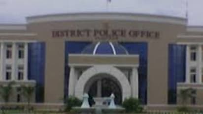 காவல் நிலையத்தில் பெண்ணை கட்டிப் பிடித்து முத்தம் கொடுத்த போலீஸ் இன்ஸ்பெக்டர் அதிரடி மாற்றம் !!!