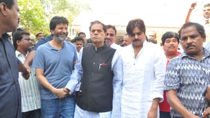 దాసరికి నివాళులర్పించిన జనసేన అధినేత పవన్ కళ్యాణ్,త్రివిక్రమ్,టీఎసార్