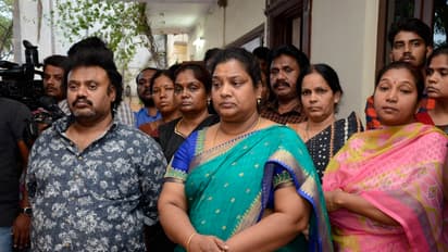 దర్శకరత్న దాసరికి నివాళులర్పించిన ఏపీ సీఎం చంద్రబాబు తదితరులు ఫొటోలు