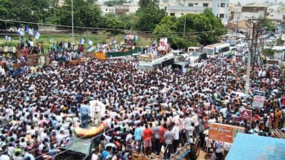 జగన్ కాకినాడ ప్రచారంలో జన సందడి ఫోటో గ్యాలరీ