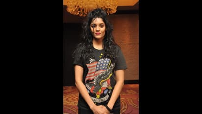 లారెన్స్ శివలింగా ఫేం రితికా సింగ్ గ్యాలరీ