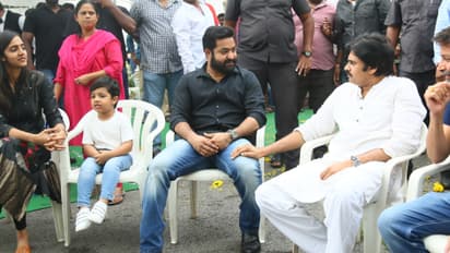 ఎన్టీఆర్ 28వ మూవీని ప్రారంభించిన పవన్ కళ్యాణ్ ఫొటో గ్యాలరి