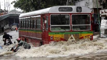 ముంబైని చుట్టుముట్టిన మహాకుంభవృష్టి (ఫొటో గ్యాలరీ)