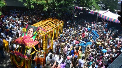 దర్శకరత్న దాసరి అంతిమయాత్ర దహన సంస్కారం దృశ్యాలు