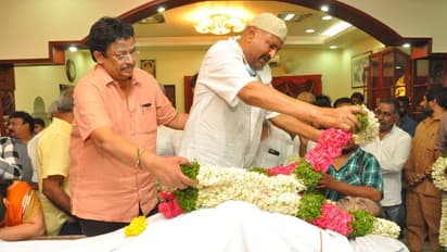 దాసరి మృతదేహం వద్ద నివాళులర్పించిన ప్రముఖుల ఫోటోలు