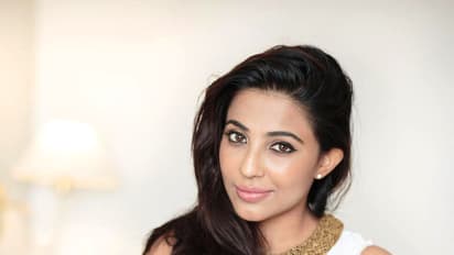 പാര്‍വതി നായര്‍