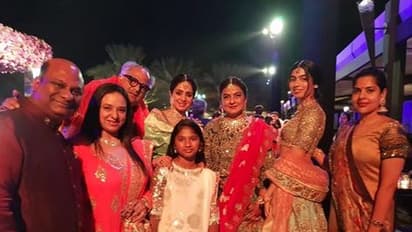 അവസാനമായി പങ്കെടുത്ത വിവാഹച്ചടങ്ങില് ശ്രീദേവി- ഫോട്ടോ