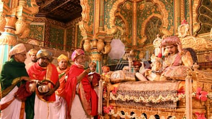 ಮೈಸೂರು ದಸರ ಖಾಸಗೀ ದರ್ಬಾರ್ನಲ್ಲಿ ಒಂದು ಸುತ್ತು