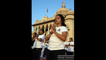 ರಥಸಪ್ತಮಿ ಪ್ರಯುಕ್ತ ವಿಧಾನಸೌಧದ ಮುಂದೆ ಯೋಗಪಟುಗಳಿಂದ ಸೂರ್ಯಾಯ ನಮಃ