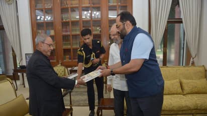 ರಾಷ್ಟ್ರಪತಿಗೆ ಹೂಗುಚ್ಛದ ಬದಲಿಗೆ ಪುಸ್ತಕ ನೀಡಿದ ಸಂಸದ ರಾಜೀವ್