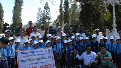 14000 ಮಕ್ಕಳು 10 ಸಾವಿರ ಮರ ಅಪ್ಪಿ ದಾಖಲೆ!