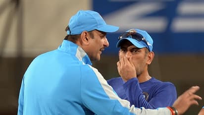 ക്രിക്കറ്റിനെ കുറിച്ച് എന്തേലും പഠിച്ചിട്ട് ധോണിയെ വിമര്ശിക്കൂ: ശാസ്ത്രി