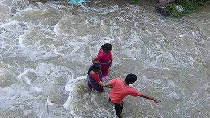 హైదరాబాద్ కు దగ్గర్లో తీవ్ర వాయుగుండం.. వాతావరణ శాఖ హెచ్చరిక..