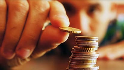 ശമ്പളം വന്നതും പോയതും അറിഞ്ഞില്ലേ? യുവാക്കൾക്ക് എങ്ങനെ മികച്ച രീതിയിൽ ധനം കൈകാര്യം ചെയ്യാം