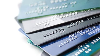 ഡെബിറ്റ് കാർഡ് ഉപയോഗിക്കുന്നവരാണോ? കൂടുതൽ പണം നൽകേണ്ടി വരും; വാർഷിക ഫീസ് ഉയർത്തി ഈ ബാങ്ക് 