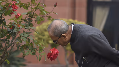 কাগজে-কলমে করে দেখালেন প্রণব, ছেলে-মেয়ের পার্থক্য না করে সমান অধিকার দিলেন সন্তানদের