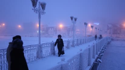 കാക്കക്കുളിയല്ലിത്, -71 ഡിഗ്രിയില്‍ ഒരു കുളി; സൈബീരിയയില്‍ നിന്നുള്ള വൈറല്‍ കുളിയുടെ വീഡിയോ കാണാം !