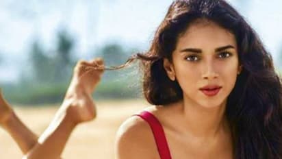 அதிதி ராவ் பர்த்டே ஸ்பெஷல்... செக்கச் சிவந்த வானம் போல் மிளிரும் நாயகியின் கிக்கான கிளாமர் போட்டோஸ் இதோ