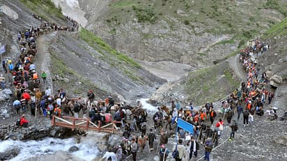 পূণ্যার্থীর ভিড়ে অবরুদ্ধ জম্মু ও কাশ্মীরের জাতীয় সড়ক, বন্ধ রইল অমরনাথ যাত্রা