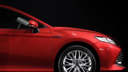 ടൊയോട്ട കാംറി ഡീലര്ഷിപ്പുകളിലേക്ക്