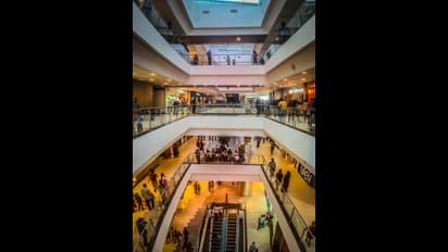 করোনা সঙ্কটে শহরের একাধিক সংস্থার কর্মীদের বেতনে কোপ, বৃহত্তর আন্দোলনে সামিল কর্মী-সংগঠন