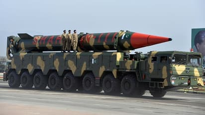 क्या पाकिस्तान से उसके परमाणु हथियार छीन लेने का वक्त आ गया है?