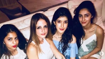 Inside pictures: Popular actresses at Shah Rukh Khan's birthday party