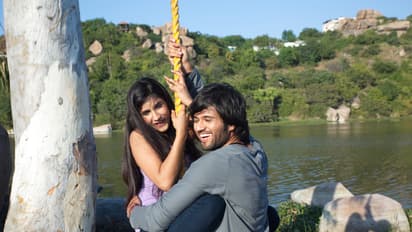 ‘ఏ మంత్రం వేశావే’ మూవీ స్టిల్స్