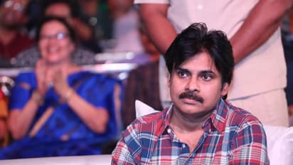 పవన్ ను చూసి స్ఫూర్తి పొందే సినిమాలు ఏం చేశాడబ్బా?