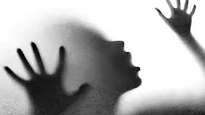 கால்டாக்சி டிரைவரை கதறகதற கற்பழித்த போலீஸ்...??  ரெட்லைட் ஏறியாவுக்கு சவாரி வர மறுத்ததால் விபரீதம்...!!