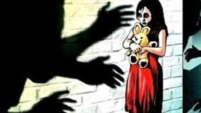 మూడేళ్ల చిన్నారిని అత్యాచారం చేసిన 18 ఏళ్ల యువకుడు