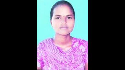 పరీక్ష ఫీజు చెల్లించలేకపోవడంతో యువతి ఆత్మహత్య