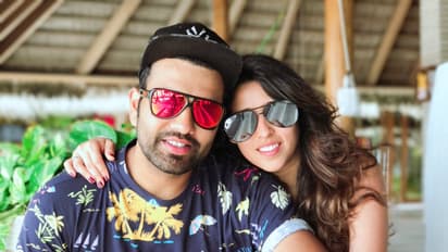 రోహిత్ శర్య భార్యపై విరుచుకుపడుతున్న ధోని అభిమానులు