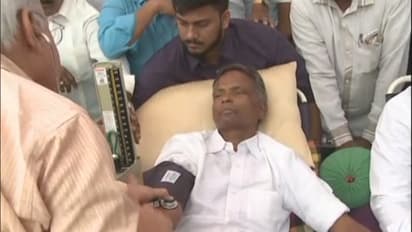 వైసీపీలో చిచ్చు: రెండు వర్గాలుగా చీలిక, ఎమ్మెల్యేపై తిరగబడ్డ వైసీపీ నేతలు